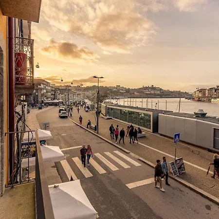 Youropo - Ribeira Gaia Вила-Нова-ди-Гая